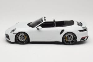 Porsche 911 992 Turbo S Kabriolets White Metallic Minichamps 1:18 155069080 Metāls — attēls 3 no 6
