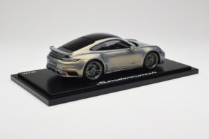 Porsche 911 Turbo S 992 Silver Bamboo Chromaflire With Display Case Spark 1:18 WAP0219100RTSS Sveķi — attēls 3 no 7