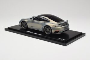 Porsche 911 Turbo S 992 Silver Bamboo Chromaflire With Display Case Spark 1:18 WAP0219100RTSS Sveķi — attēls 5 no 7