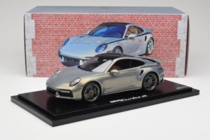 Porsche 911 Turbo S 992 Silver Bamboo Chromaflire With Display Case Spark 1:18 WAP0219100RTSS Sveķi — attēls 6 no 7