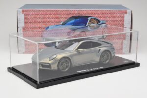 Porsche 911 Turbo S 992 Silver Bamboo Chromaflire With Display Case Spark 1:18 WAP0219100RTSS Sveķi — attēls 7 no 7