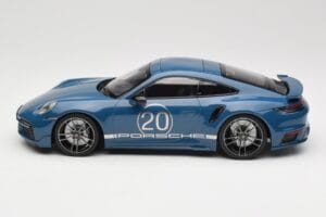 Porsche 911 992 Turbo S Sport Design Package Gentian Blue Metallic Minichamps 1:18 155069170 Metāls — attēls 3 no 6