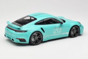 Porsche 911 992 Turbo S Sport Design Package Racing Green Minichamps 1:18 155069175 Metāls — attēls 2 no 6