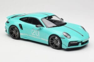 Porsche 911 992 Turbo S Sport Design Package Racing Green Minichamps 1:18 155069175 Metāls — attēls 4 no 6