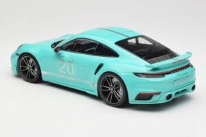 Porsche 911 992 Turbo S Sport Design Package Racing Green Minichamps 1:18 155069175 Metāls — attēls 5 no 6
