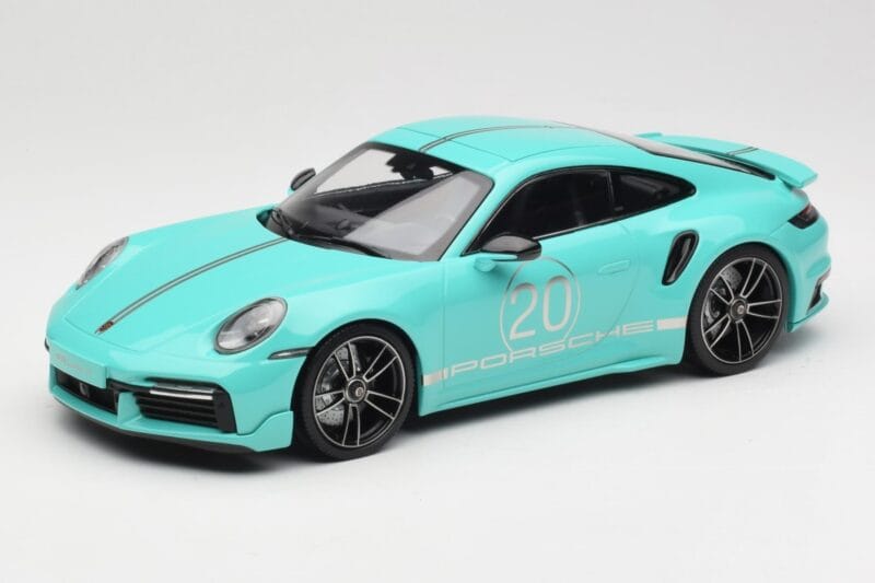 Porsche 911 992 Turbo S Sport Design Package Racing Green Minichamps 1:18 155069175 Metāls