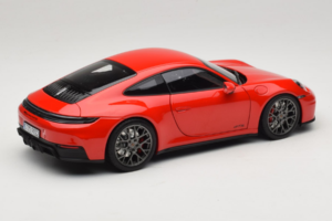 Porsche 911 992.2 Carrera 4 GTS Guards Red Norev 1:18 187171 Metāls — attēls 3 no 8