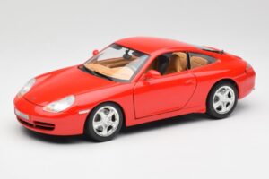 Porsche 911 996 Carrera 4 Sarkans Bburago 1:18 30085 Metāls