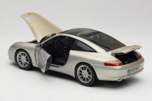 Porsche 911 996 Carrera 4S Sudrabs Maisto 1:18 WAP02102212 Metāls — attēls 5 no 8