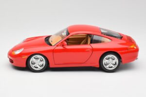 Porsche 911 996 Carrera Sarkans Bburago 1:18 3385 Metāls — attēls 4 no 8