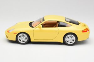 Porsche 911 996 Carrera Dzeltens Bburago 1:18 30085-M1 Metāls — attēls 4 no 8