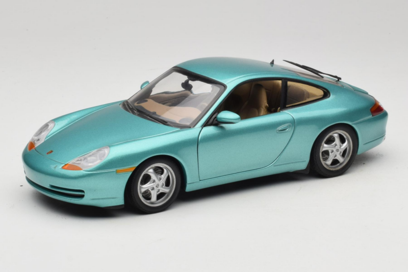 Porsche 911 996 Green Metallic UT Models 1:18 27901 Metāls