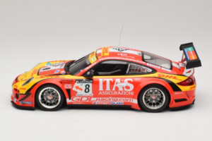 Porsche 911 997 GT3 R #8 De Lorenzi Racing De Lorenzi 24 Hours of Spa 2011 Minichamps 1:18 151118918 Metāls — attēls 3 no 6