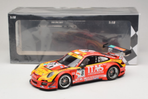 Porsche 911 997 GT3 R #8 De Lorenzi Racing De Lorenzi 24 Hours of Spa 2011 Minichamps 1:18 151118918 Metāls — attēls 6 no 6