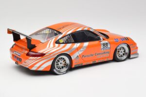 Porsche 911 997 GT3 R #88 Porsche Consulting 2005 AUTOart 1:18 77821 Metāls — attēls 3 no 8