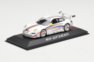 Porsche 911 997 GT3 RSR Balts ar Zilām un Oranžām Svītrām 2007 Minichamps 1:43 WAP02000618 Metāls — attēls 2 no 4
