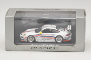 Porsche 911 997 GT3 RSR Balts ar Zilām un Oranžām Svītrām 2007 Minichamps 1:43 WAP02000618 Metāls — attēls 4 no 4