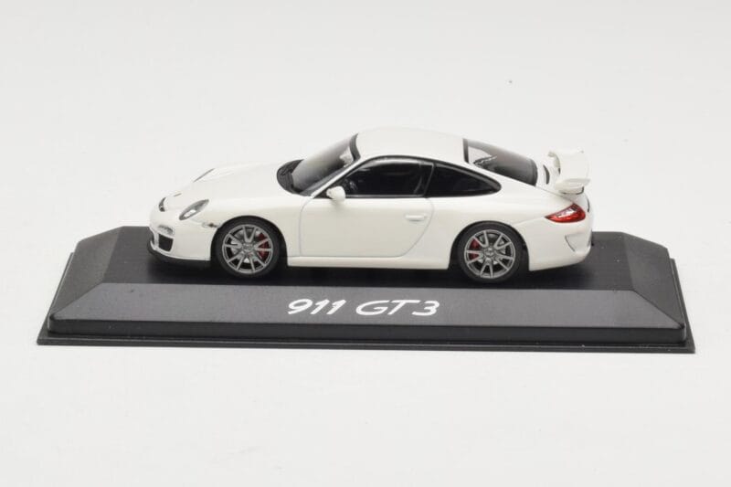 Porsche 911 997 GT3 Balts Minichamps 1:43 WAP0202080C Metāls