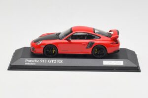 Porsche 911 997.2 GT2 RS Sarkans ar Melniem Diskiem Minichamps 1:43 400069407 Metāls