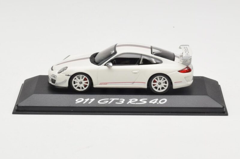Porsche 911 997.2 GT3 RS 4.0 Balts Minichamps 1:43 WAP0200010C Metāls