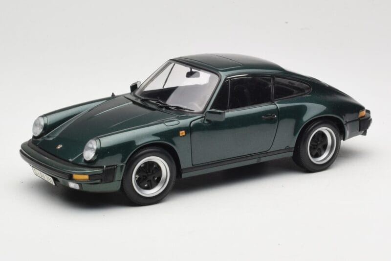 Porsche 911 Carrera Green Metallic Minichamps 1:18 100063022 Metāls