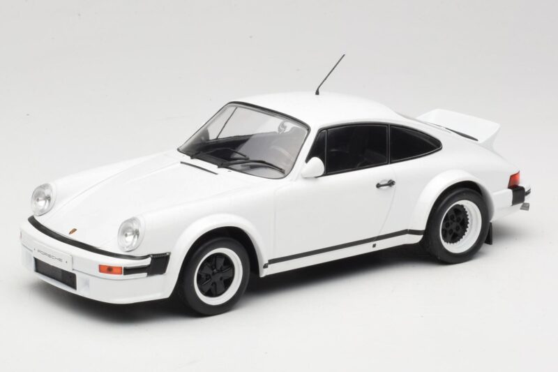 Porsche 911 SC GT Race Version IXO 1:18 18CMC007 Metāls