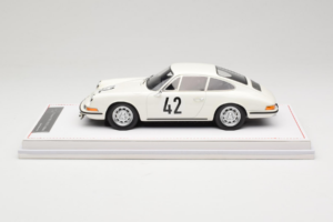 Porsche 911 S #42 R. Buchet / H. Linge Auguste Veuillet 24 Hours of Le Mans Class Winner 1967 IVY 1:18 REMC006 Sveķi