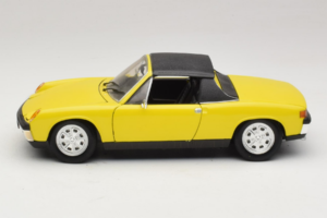 Porsche 914 Dzeltens Revell 1:18 8976 Metāls — attēls 4 no 8