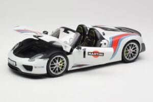 Porsche 918 Spyder Weissach Package Martini Minichamps 1:18 110062440 Metāls — attēls 2 no 8