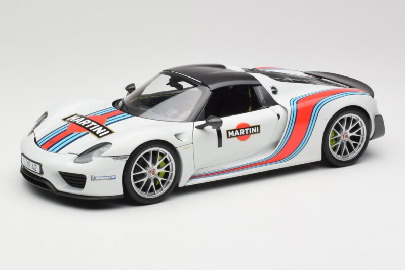 Porsche 918 Spyder Weissach Package Martini Minichamps 1:18 110062440 Metāls