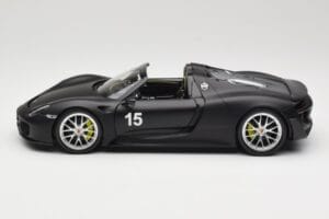 Porsche 918 Spyder Weissach Package Matt Black Minichamps 1:18 110062444 Metāls — attēls 4 no 8