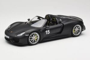 Porsche 918 Spyder Weissach Package Matt Black Minichamps 1:18 110062444 Metāls