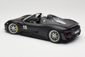 Porsche 918 Spyder Weissach Package Matt Black Minichamps 1:18 110062444 Metāls — attēls 7 no 8