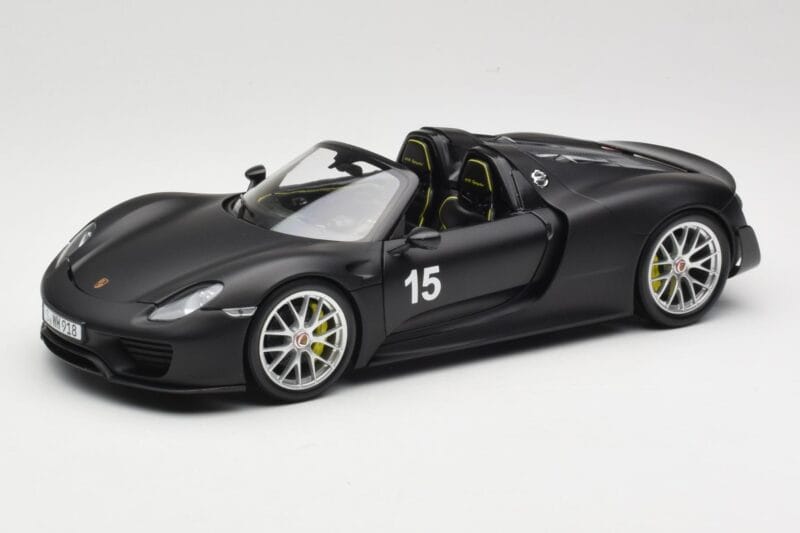 Porsche 918 Spyder Weissach Package Matt Black Minichamps 1:18 110062444 Metāls