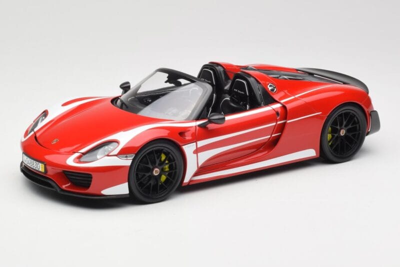 Porsche 918 Spyder Weissach Package Sarkans & Baltas Svītras Minichamps 1:18 110062442 Metāls