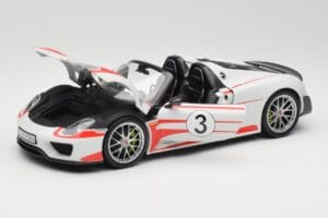 Porsche 918 Spyder Weissach Package Salzburg Minichamps 1:18 110062441 Metāls — attēls 2 no 8