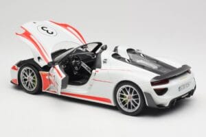 Porsche 918 Spyder Weissach Package Salzburg Minichamps 1:18 110062441 Metāls — attēls 5 no 8