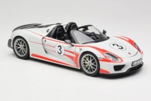 Porsche 918 Spyder Weissach Package Salzburg Minichamps 1:18 110062441 Metāls — attēls 6 no 8