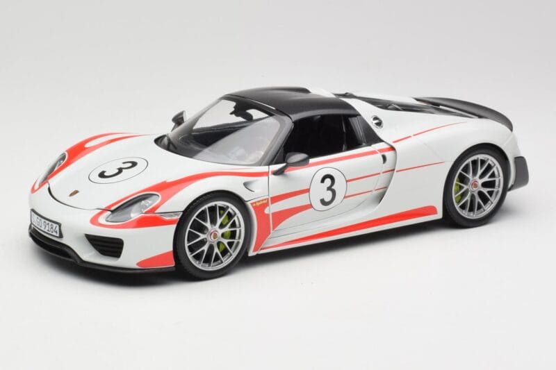 Porsche 918 Spyder Weissach Package Salzburg Minichamps 1:18 110062441 Metāls