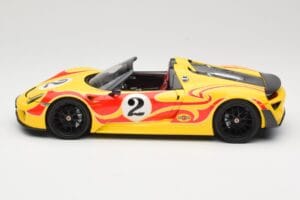Porsche 918 Spyder Weissach Package Dzeltens Ar Svītrām Minichamps 1:18 110062446 Metāls — attēls 4 no 8