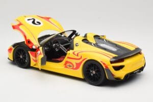 Porsche 918 Spyder Weissach Package Dzeltens Ar Svītrām Minichamps 1:18 110062446 Metāls — attēls 5 no 8