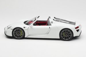 Porsche 918 Spyder Balts Minichamps 1:18 110062436 Metāls — attēls 4 no 8