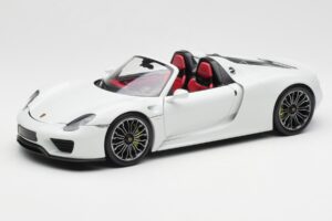 Porsche 918 Spyder Balts Minichamps 1:18 110062436 Metāls