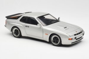 Porsche 924 Carrera GT Diamond Sudrabs AUTOart 1:18 78002 Metāls — attēls 6 no 8