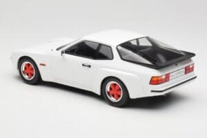 Porsche 924 Carrera GT Balts & Sarkani Diski MCG 1:18 MCG18303 Metāls — attēls 5 no 6