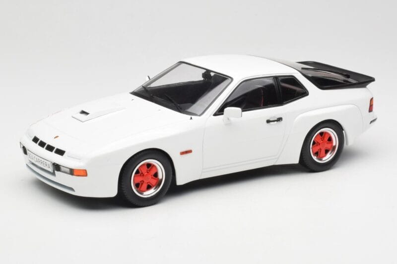 Porsche 924 Carrera GT Balts & Sarkani Diski MCG 1:18 MCG18303 Metāls