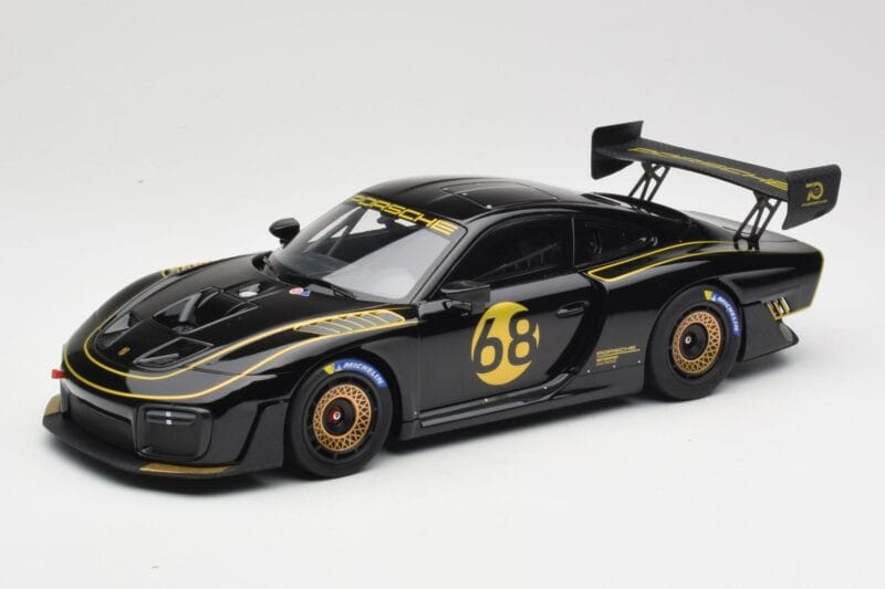 Porsche 935/19 Melns ar Zelta Svītrām Minichamps 1:18 155067568 Metāls