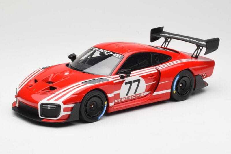 Porsche 935/19 Sarkans ar Baltām Svītrām Minichamps 1:18 155067577 Metāls