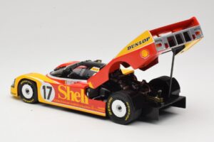 Porsche 962C Group C #17 D. Bell / H-J. Stuck / K. Ludwig 24 Hours of Le Mans 1988 Universal Hobbies 1:18 4704 Metāls — attēls 5 no 8