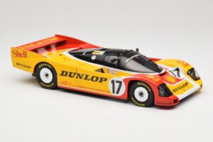 Porsche 962C Group C #17 D. Bell / H-J. Stuck / K. Ludwig 24 Hours of Le Mans 1988 Universal Hobbies 1:18 4704 Metāls — attēls 6 no 8